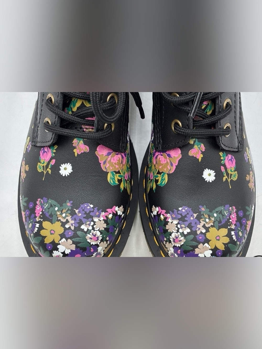 NWOB Dr. Martens 1460 Pascal Black Floral
Wanderlust 8 Eye Boots Women's Sz 8.5 - Picture 12 of 13